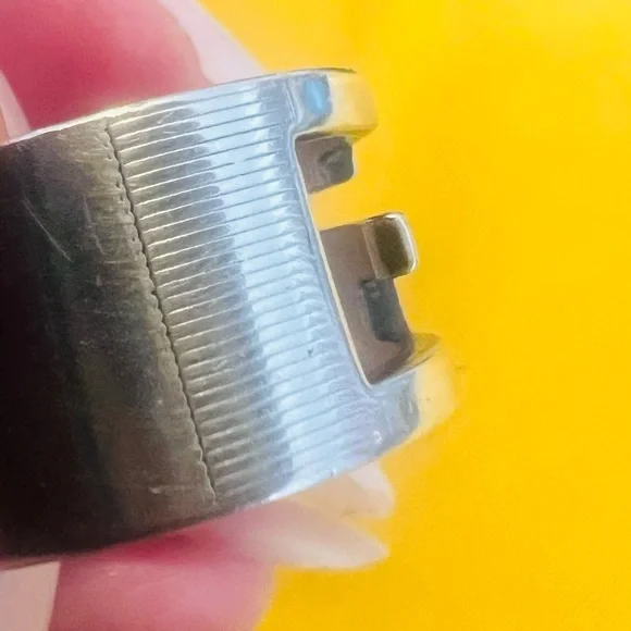 Gucci Wide G cutout ring *Full inclusion - Picture 5 of 14